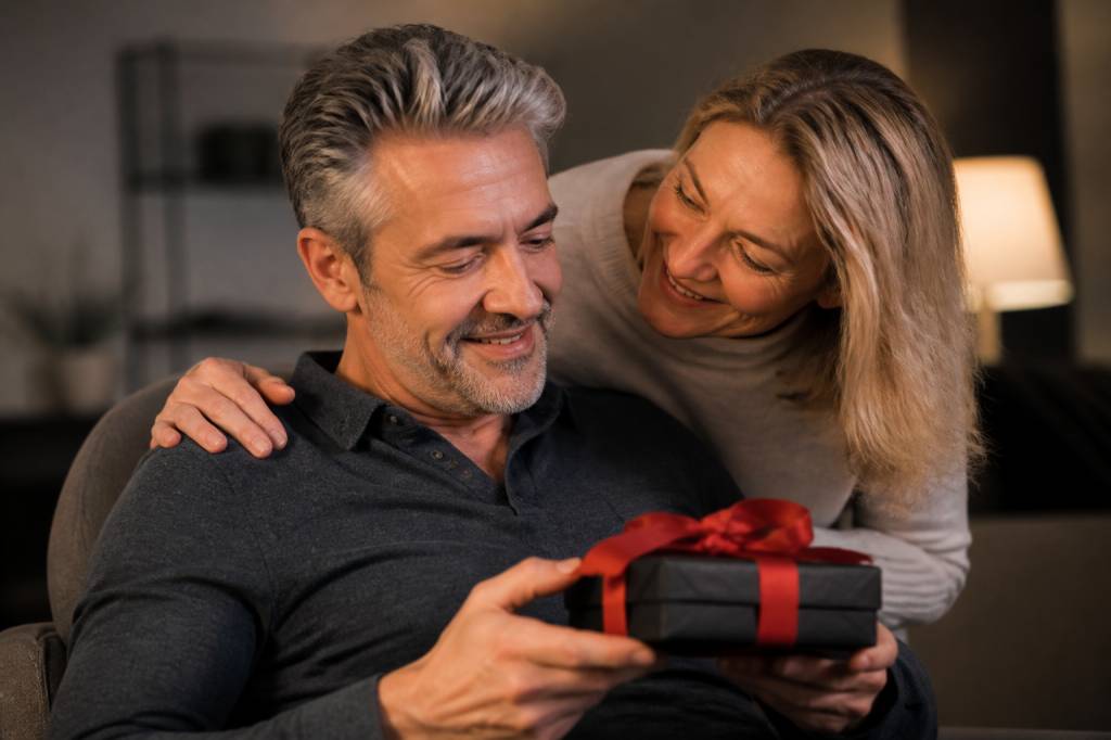 Geschenk valentinstag mann: die besten ideen für männer ab 50